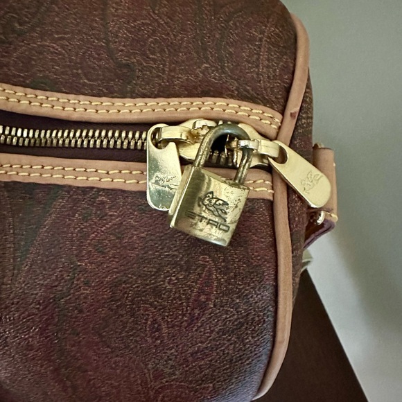 Vintage Etro Travel Duffle Bag with lock and keys - Picture 17 of 17